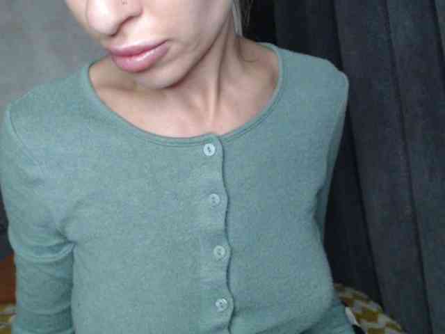 NoraSweet webcam