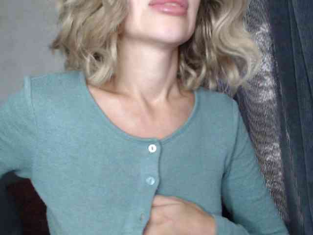 NoraSweet webcam