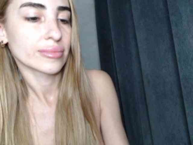 NoraSweet webcam