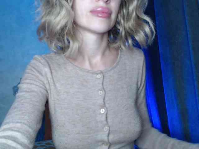 NoraSweet webcam