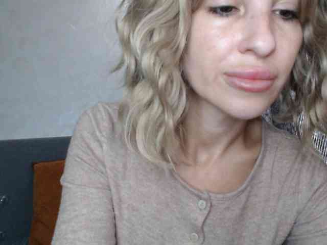 NoraSweet webcam