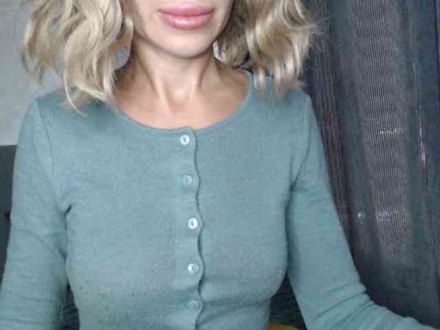NoraSweet webcam