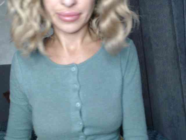 NoraSweet webcam