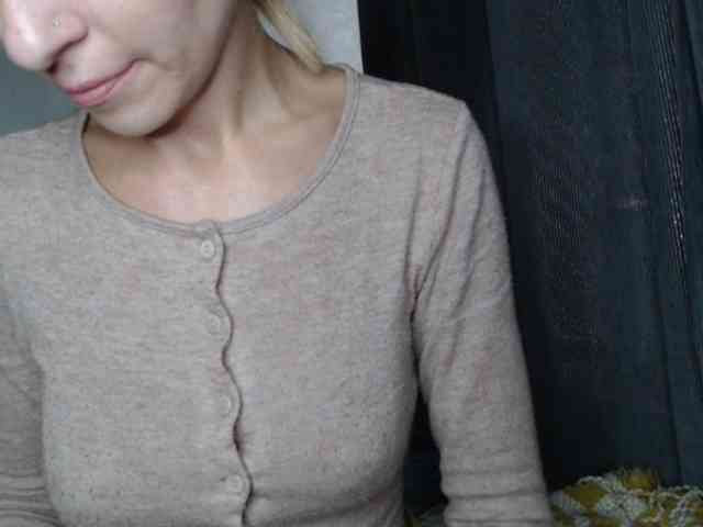 NoraSweet webcam