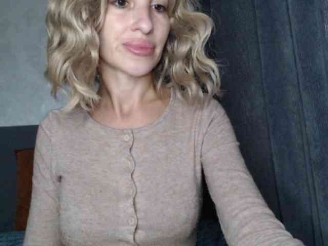 NoraSweet webcam