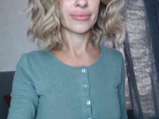 NoraSweet webcam