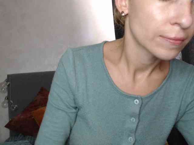 NoraSweet webcam
