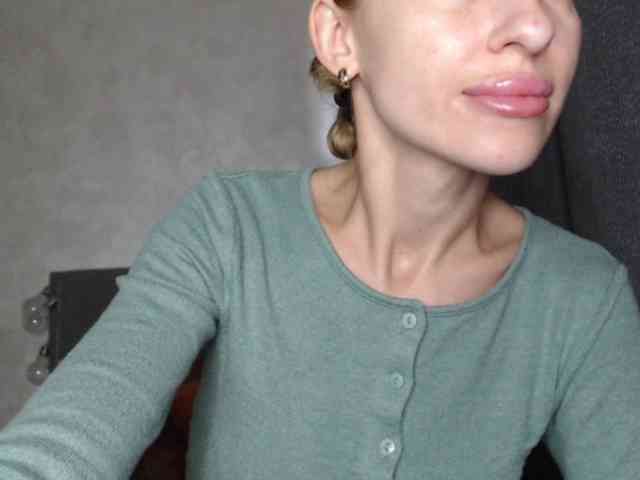 NoraSweet webcam