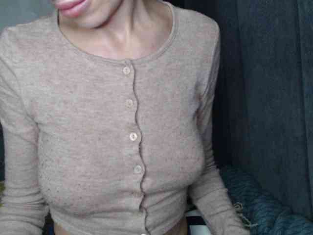 NoraSweet webcam