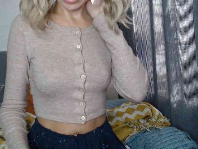 NoraSweet webcam