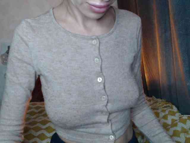 NoraSweet webcam