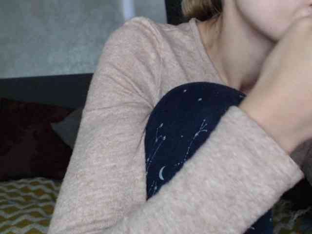 NoraSweet webcam
