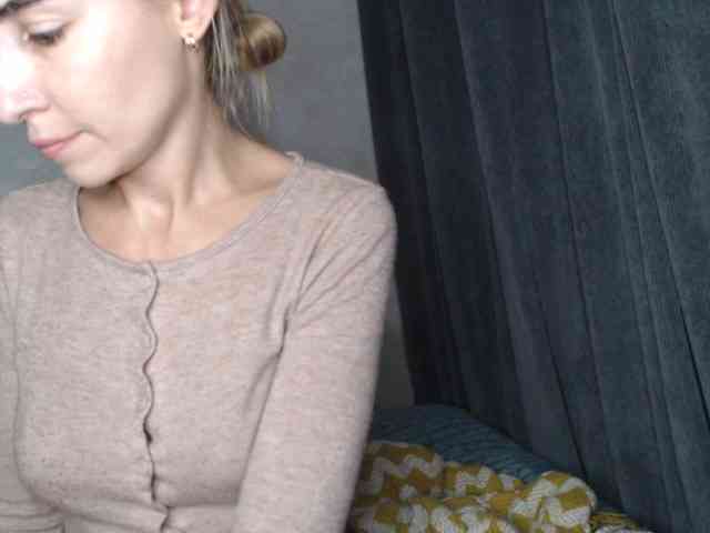 NoraSweet webcam