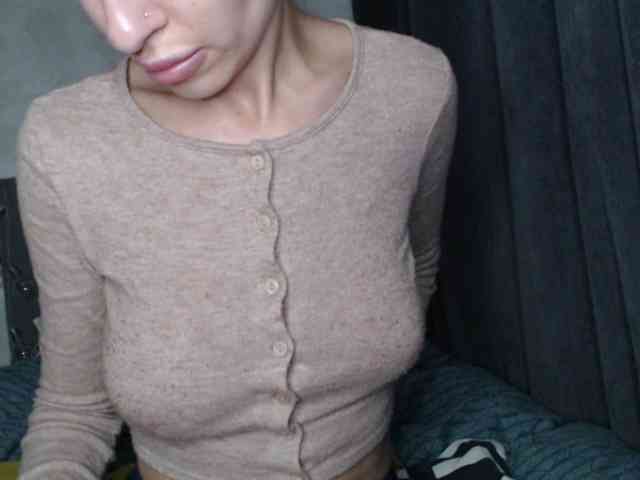 NoraSweet webcam