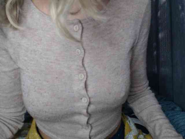 NoraSweet webcam