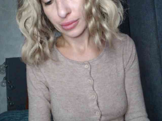 NoraSweet webcam