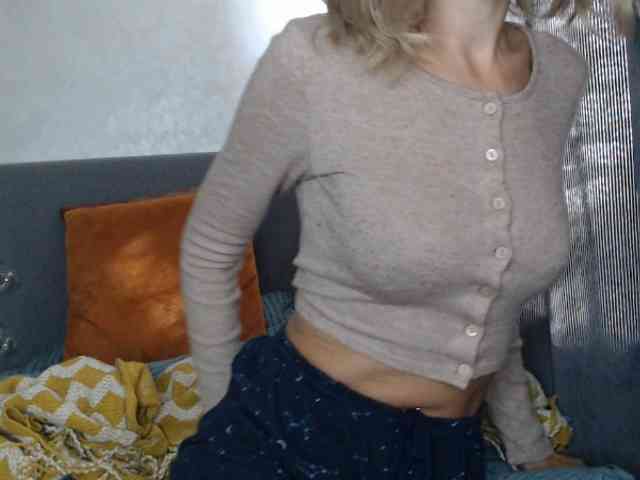 NoraSweet webcam