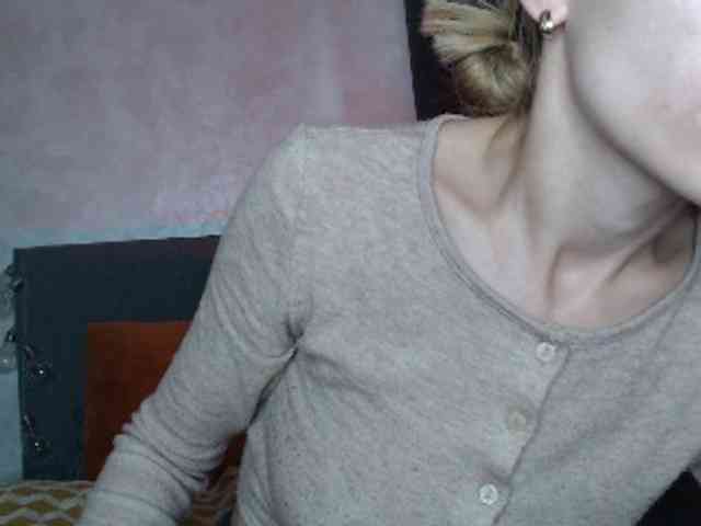 NoraSweet webcam