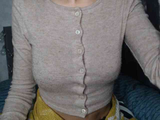 NoraSweet webcam
