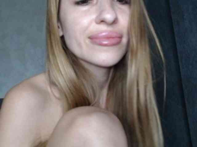NoraSweet webcam
