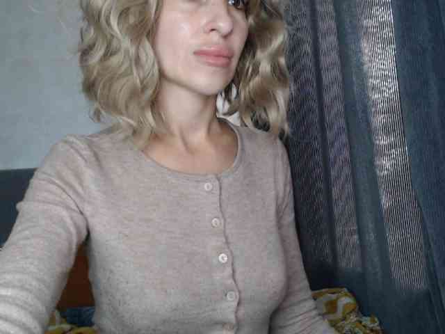 NoraSweet webcam