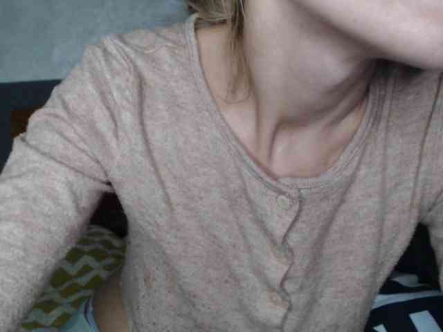 NoraSweet webcam