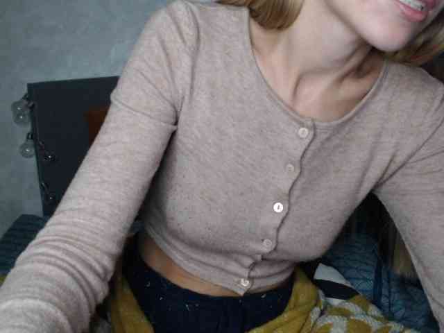 NoraSweet webcam