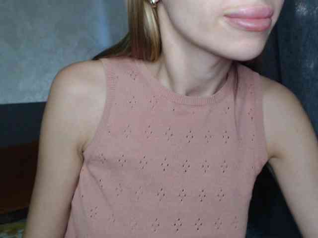 NoraSweet webcam