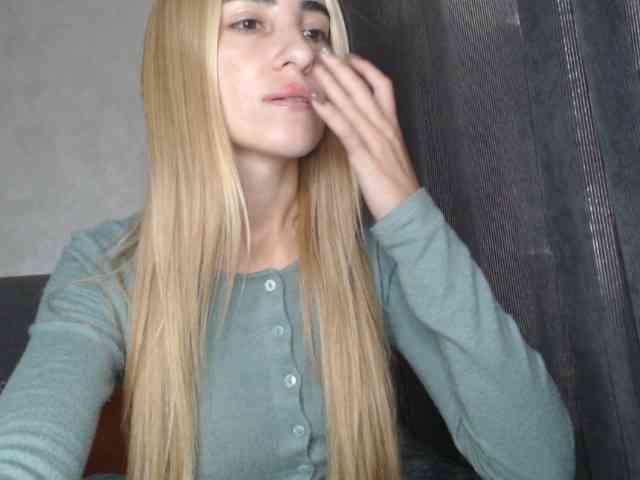 NoraSweet webcam