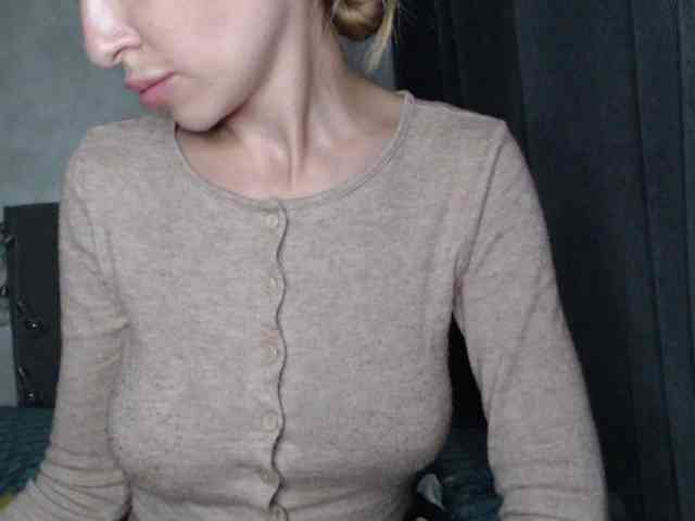 NoraSweet webcam