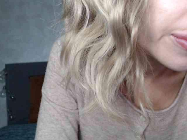 NoraSweet webcam