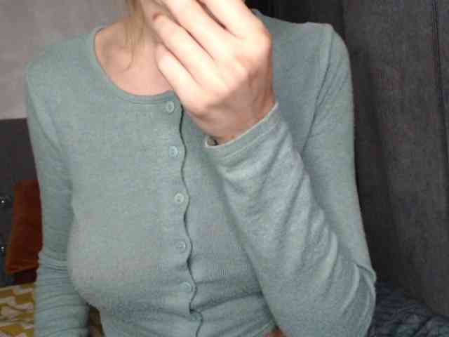NoraSweet webcam
