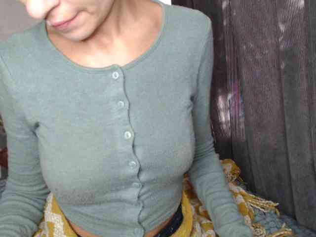 NoraSweet webcam
