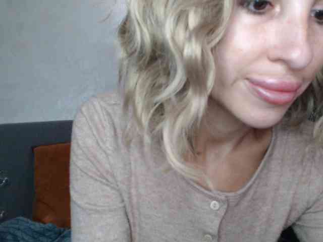 NoraSweet webcam