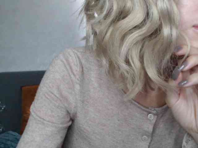 NoraSweet webcam