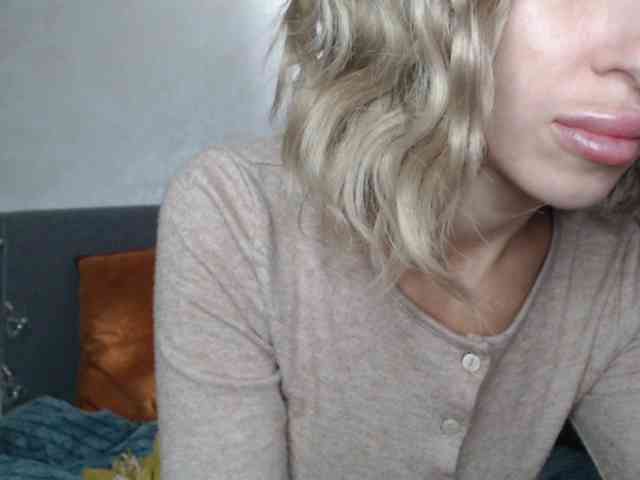 NoraSweet webcam