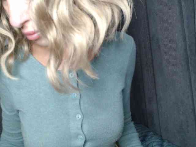 NoraSweet webcam