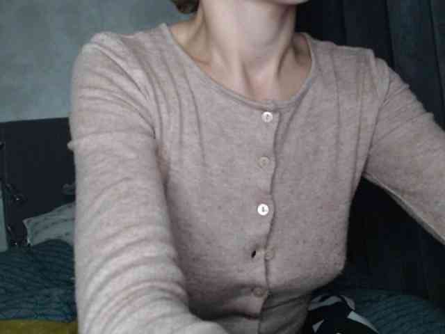 NoraSweet webcam