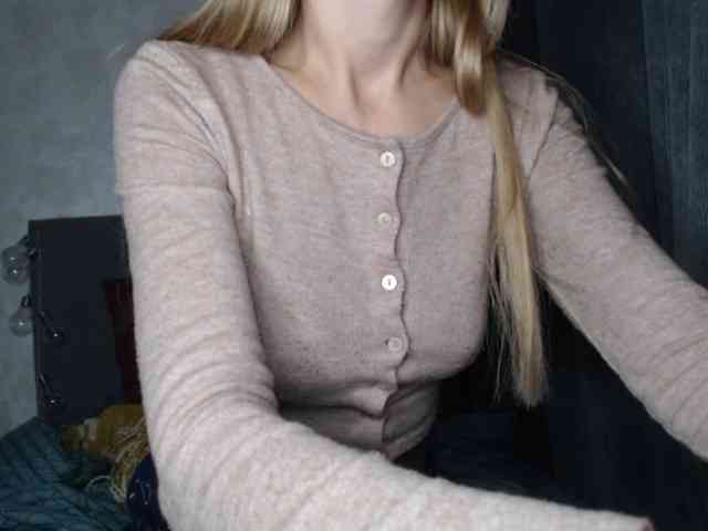 NoraSweet webcam