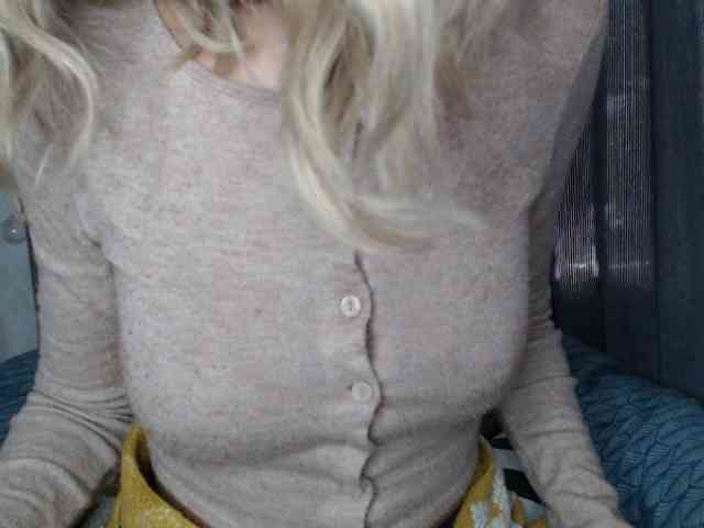 NoraSweet webcam