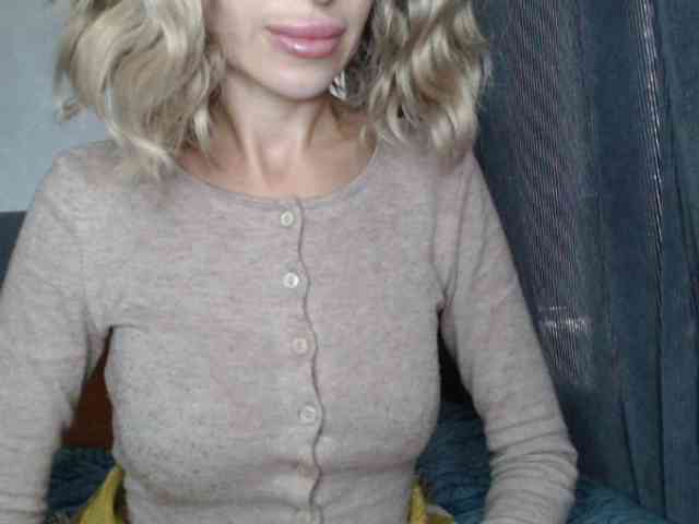 NoraSweet webcam