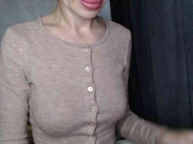 NoraSweet webcam