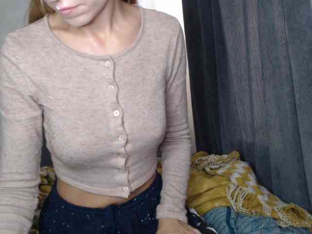 NoraSweet webcam