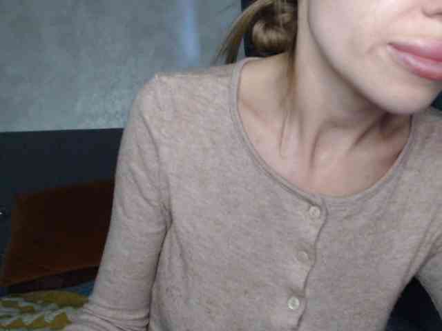 NoraSweet webcam