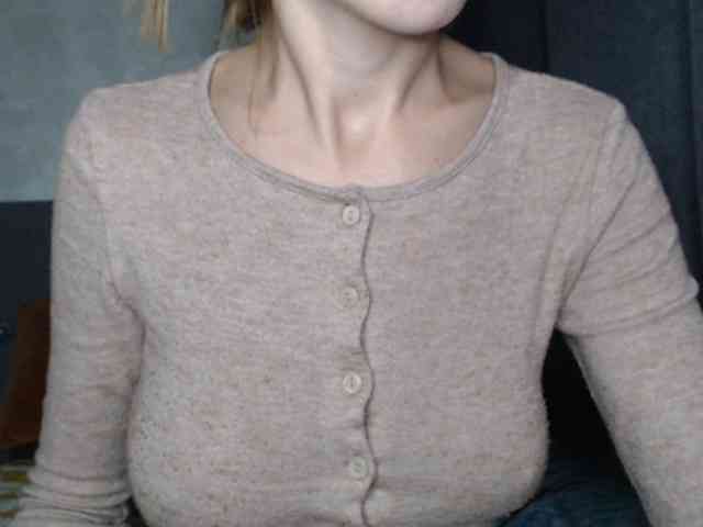 NoraSweet webcam