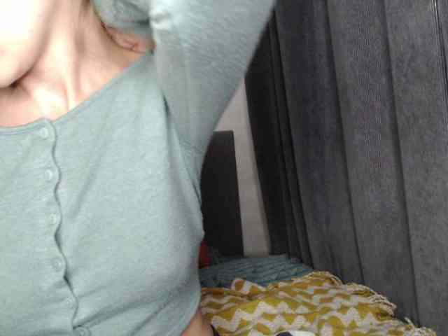 NoraSweet webcam