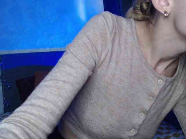 NoraSweet webcam