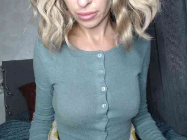 NoraSweet webcam