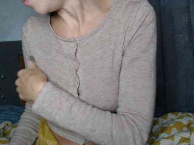 NoraSweet webcam