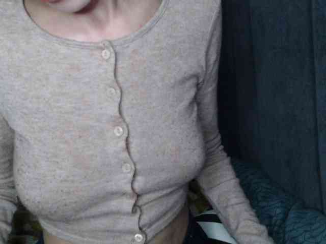 NoraSweet webcam